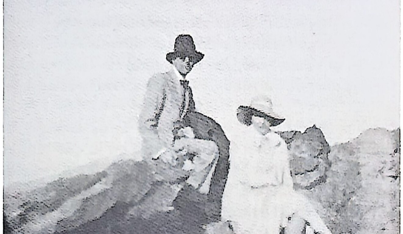 Manuel de Falla y Emilia Llanos en Sierra Nevada, 1932